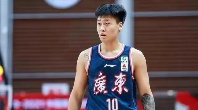 制服翘臀警花被巨大进入影视